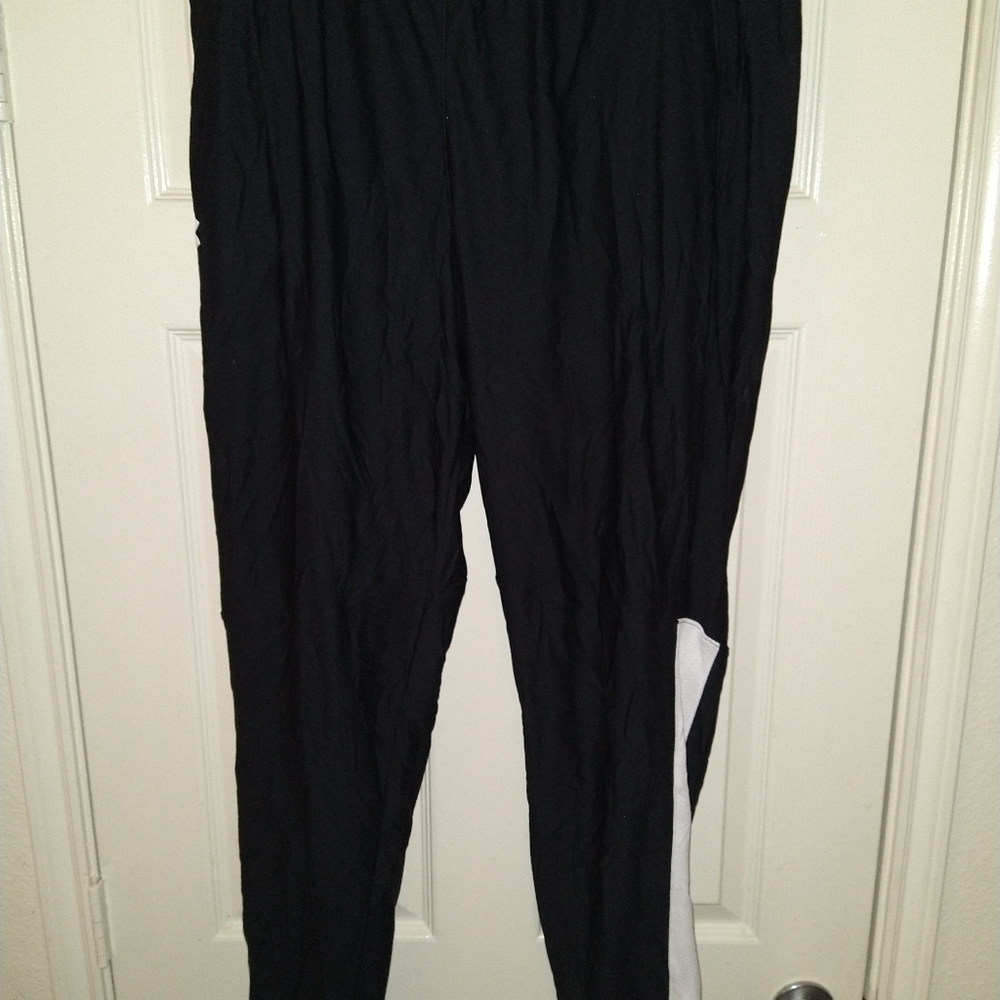 Under Armour Fitted Athletic Tapered Pants Men's sz XXL.